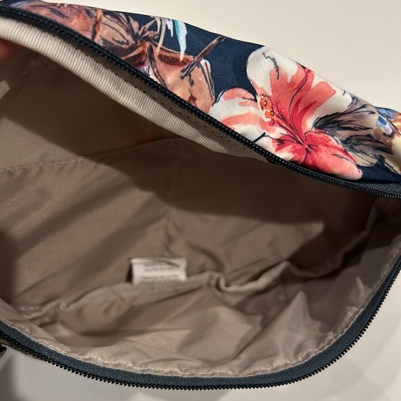 LESPORTSAC EVERYDAY BELT BAG Tropical Vibes Hawaiian Fanny Essential RARE - Picture 8 of 9